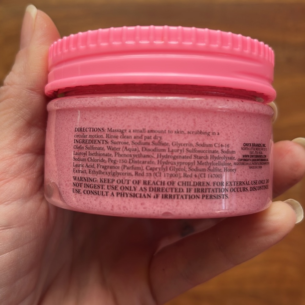 New Onyx Bathhouse Foaming Body Scrub - Picture 3 of 7